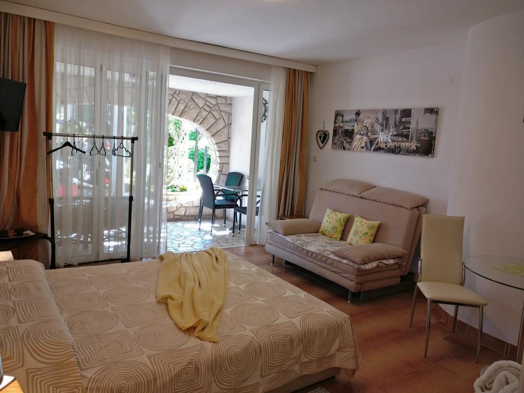 Apartments Ana - רוביני מראה חיצוני תמונה