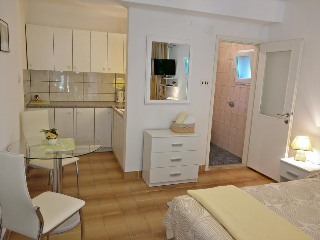 Apartments Ana - רוביני מראה חיצוני תמונה
