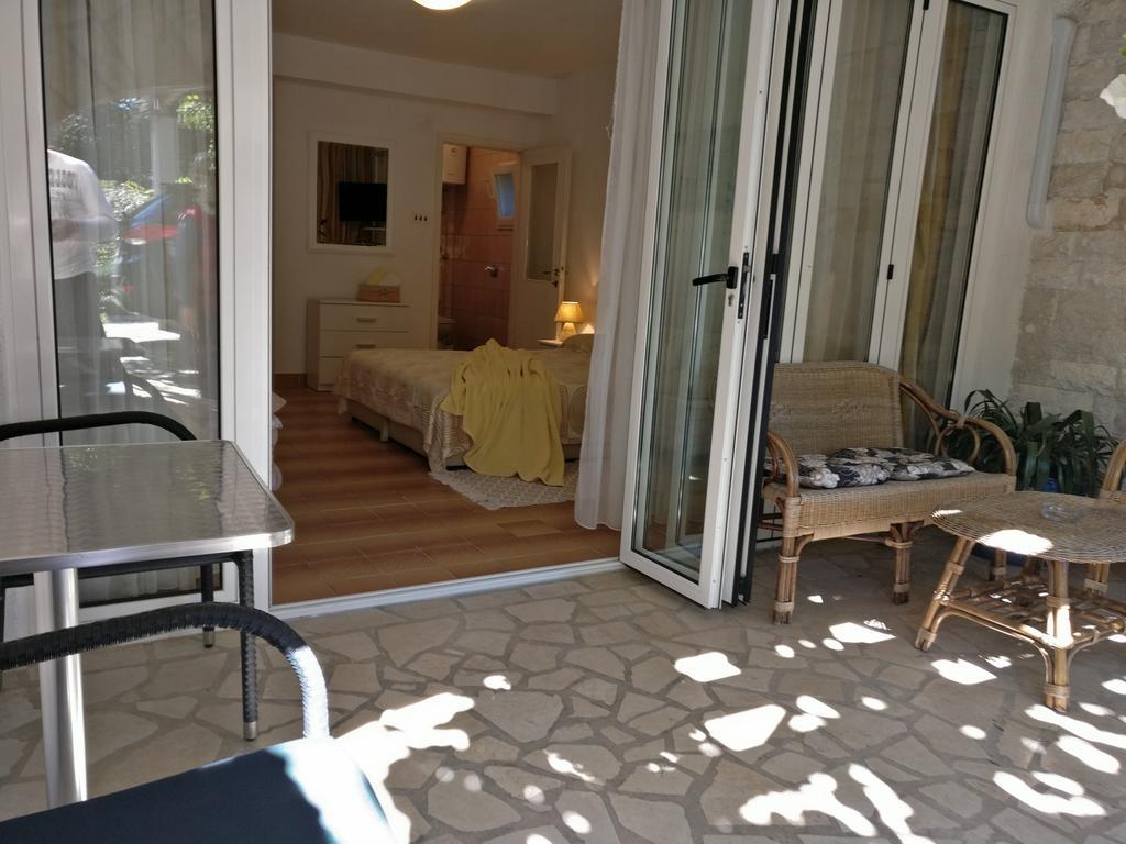 Apartments Ana - רוביני מראה חיצוני תמונה
