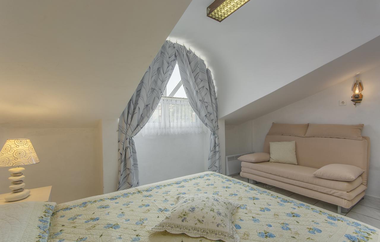 Apartments Ana - רוביני מראה חיצוני תמונה